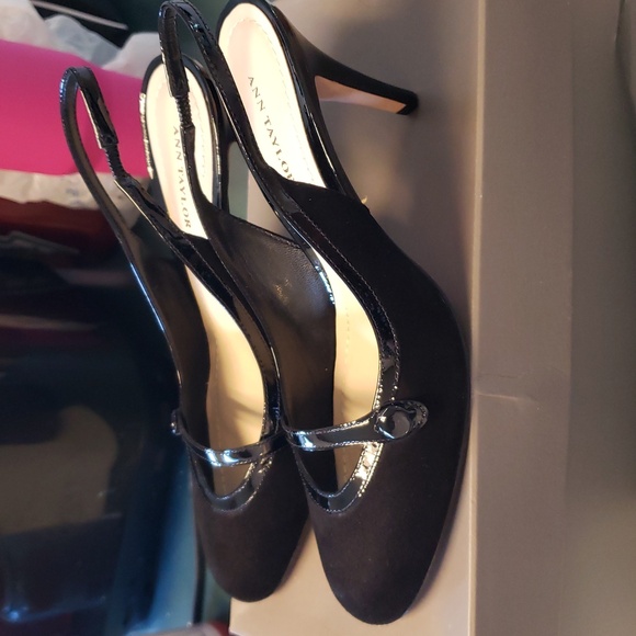 Ann Taylor Stacey Black Suede High Heels Size 6.5M NIB - Picture 3 of 7